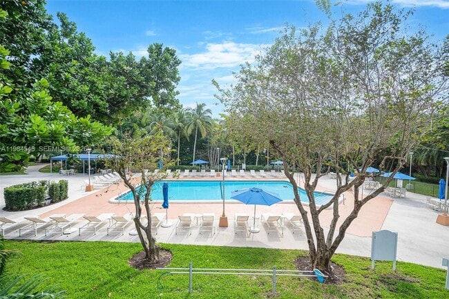 Foto del edificio - 2851 NE 183rd St