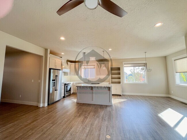 Building Photo - Gorgeous S Salem Home