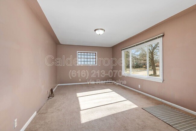 Foto del edificio - 1115 Lake Michigan Dr NW