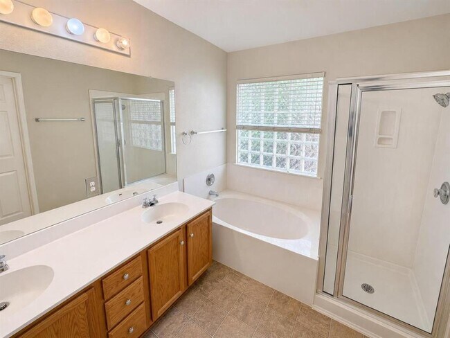 Foto del edificio - 14700 Springs Edge Dr