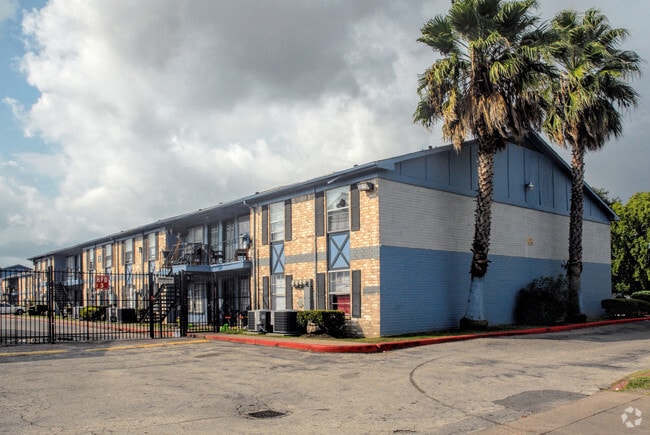 Building Photo - Raghu Apartments In Spring Branch