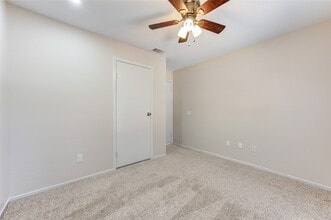 Building Photo - 2114 River Village Dr