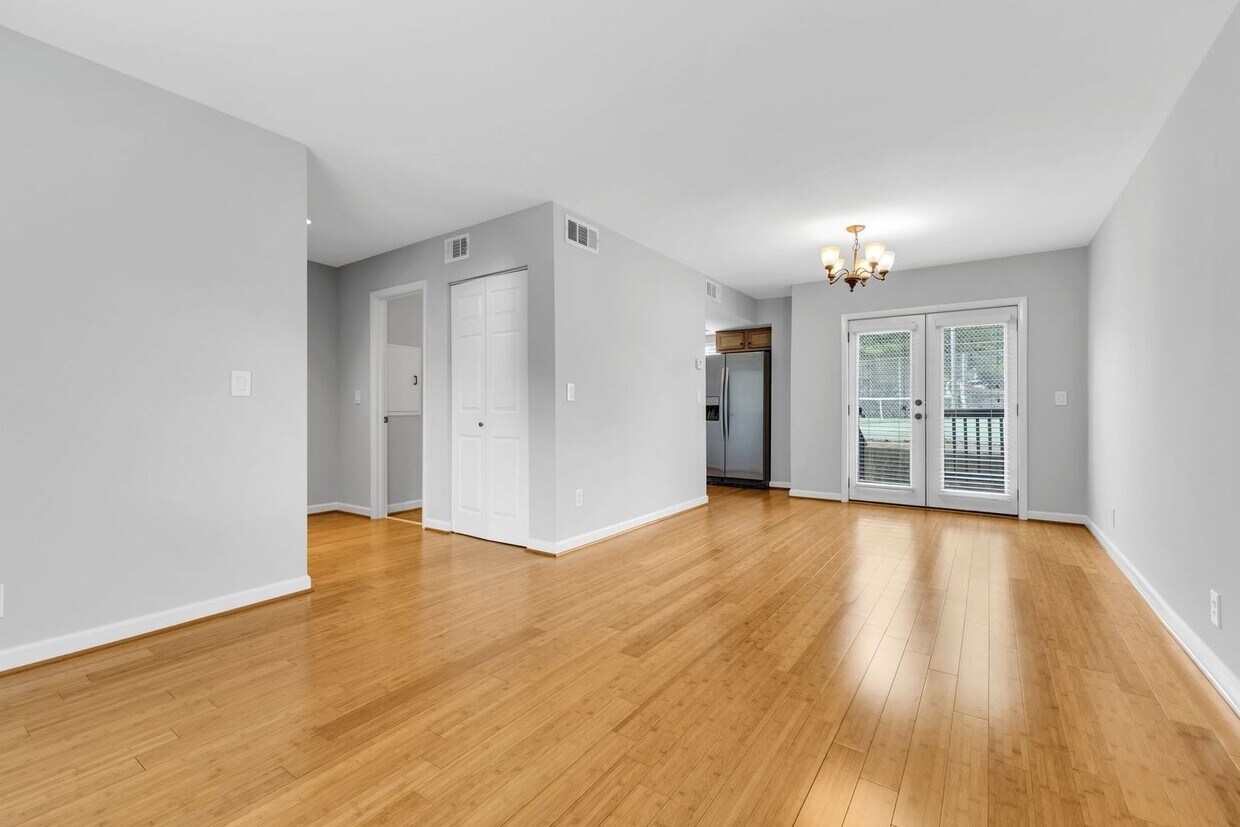Primary Photo - Beautiful Green Hills Townhome With Garage