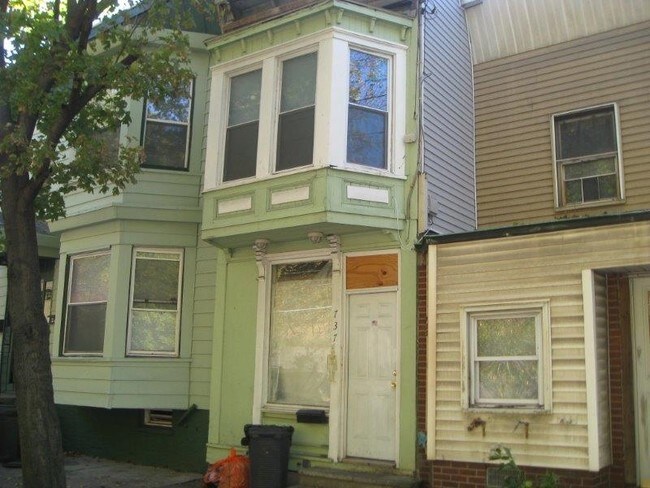 Foto del edificio - 9 Robbins Ave
