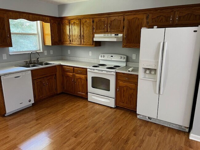 Foto del edificio - Maryville 37803 - 3 bedroom, 2 bath home - Contact Troy Adams (865) 233-6949