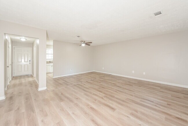 Foto del edificio - 5877 Bobbin Ln