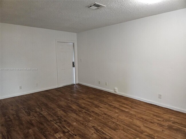 Foto del edificio - 4103 Riverside Dr