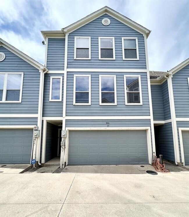 Building Photo - 7416 Coronado Ave