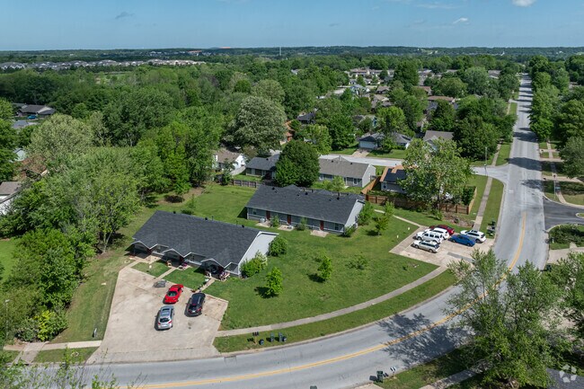 Aerial Photo - 1361-1385 N Salem Rd