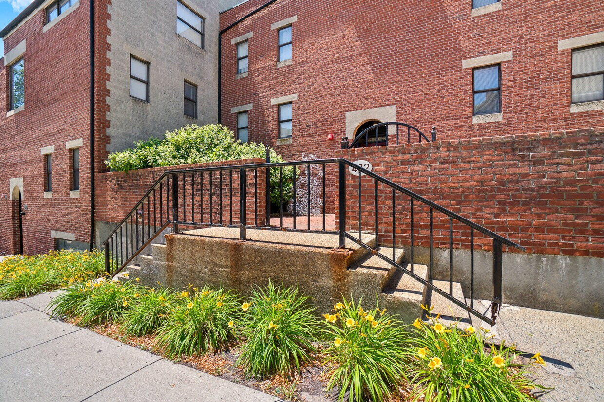 Charles Landing Apartment Homes Apartments in Providence, RI