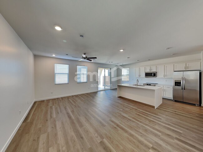 Foto del edificio - 9562 E Friedel Dr