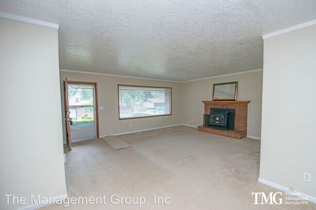 Building Photo - 3 br, 1.5 bath House - 2832 E. 1st Avenue