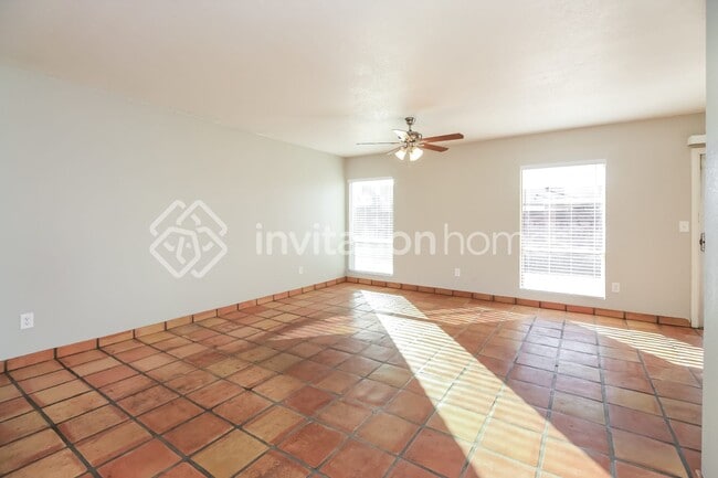 Building Photo - 713 W Hermosa Dr