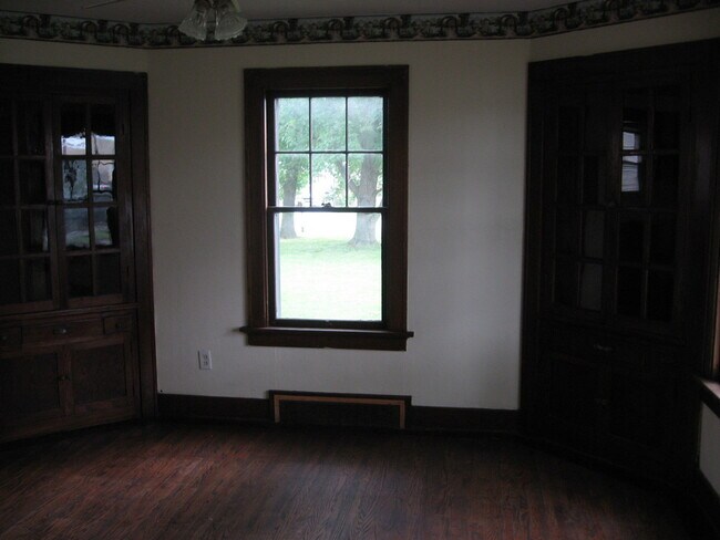 Building Photo - 419 E Pettit Ave