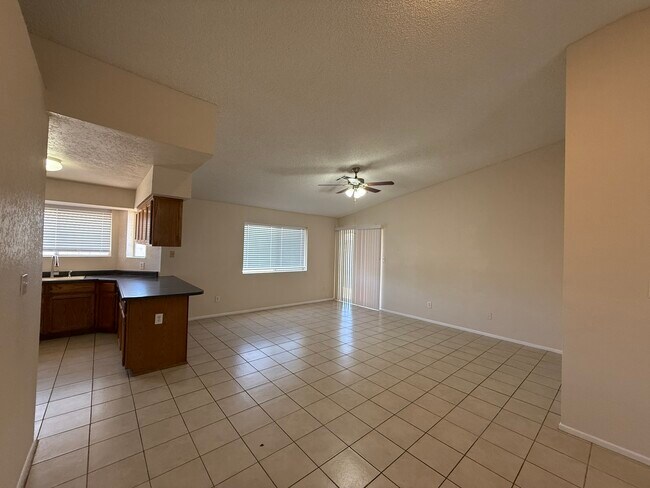 Building Photo - 6141 E 40th Pl