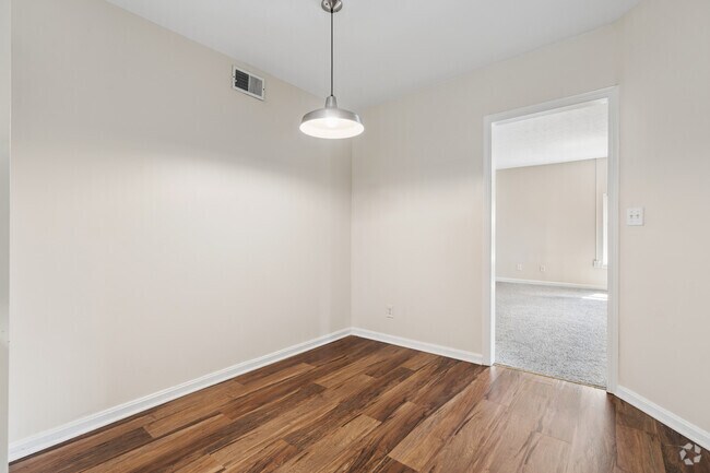 2 habitaciones, 1 baño - Comedor - The Belknap Apartments
