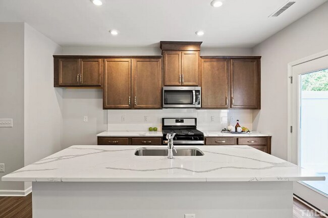 841 Oak Center Dr Raleigh Nc Townhouse For Rent In Raleigh Nc Apartments Com