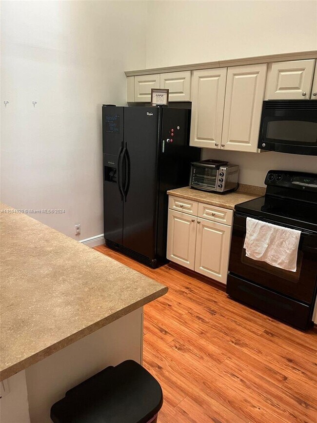 Building Photo - 7652 Pinewalk Drive South Apt #139, Margat...