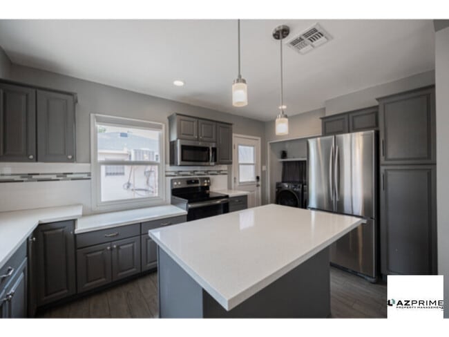 Live in Style in this Stunning 3/2 Phoenix... - Live in Style in this Stunning 3/2 Phoenix... House