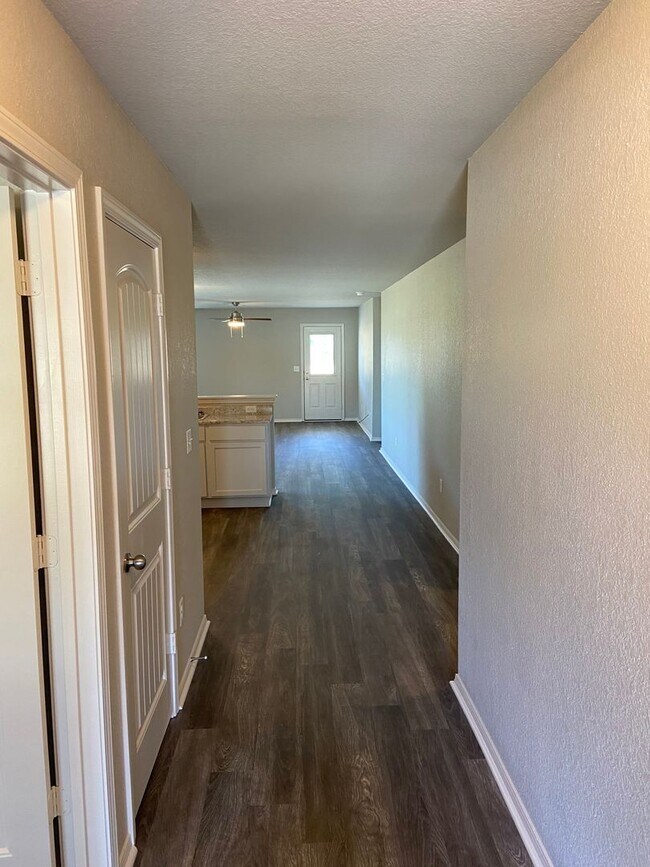 Foto del edificio - *$99 Rent + Amazon CASH!*  Four Bedroom | Two Bathroom Home in White Oak Crossing