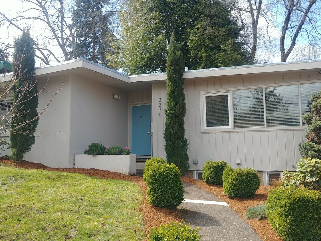 Primary Photo - Beautiful mid-century modern home