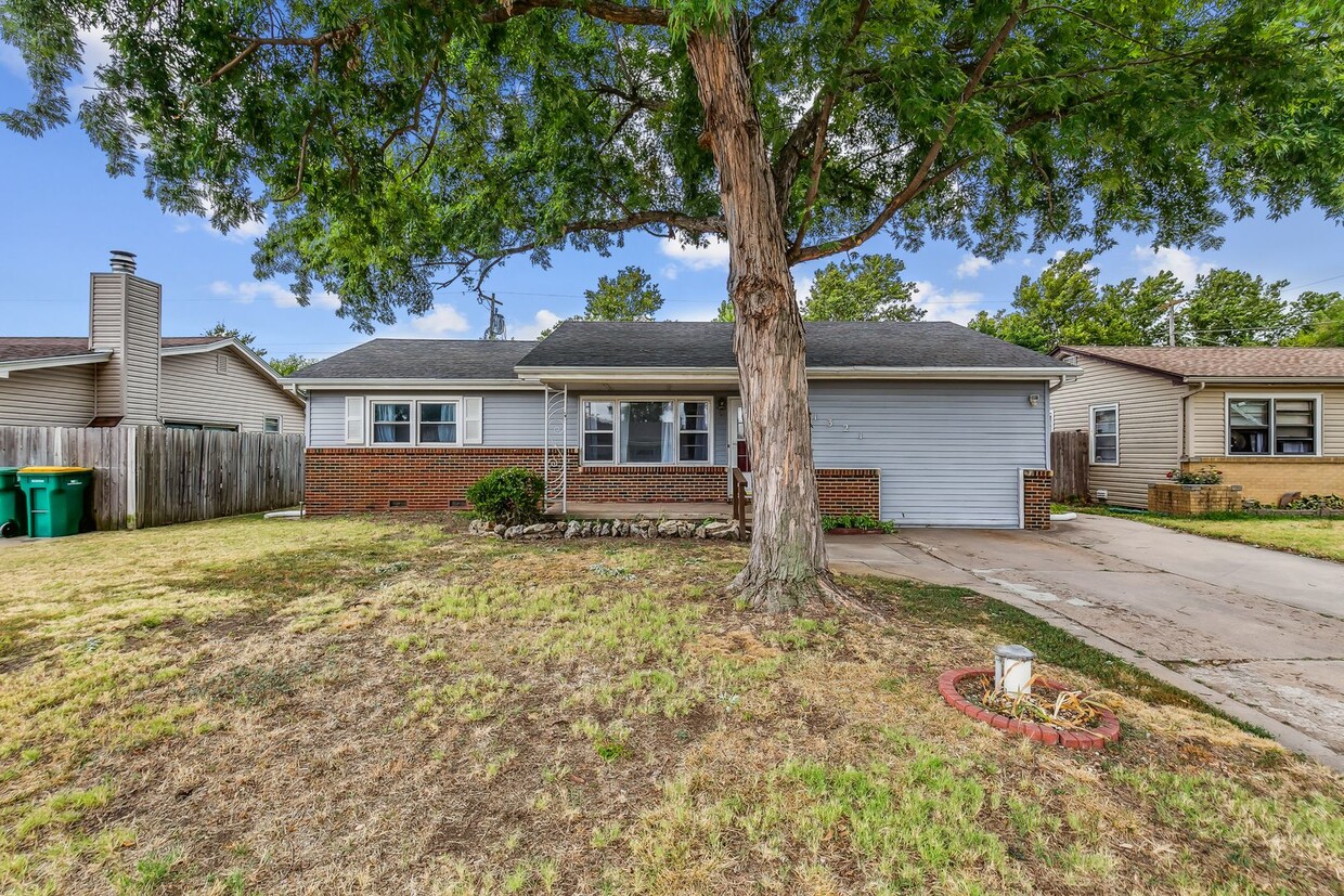 Primary Photo - 4 Bed 2 Bath House South Wichita