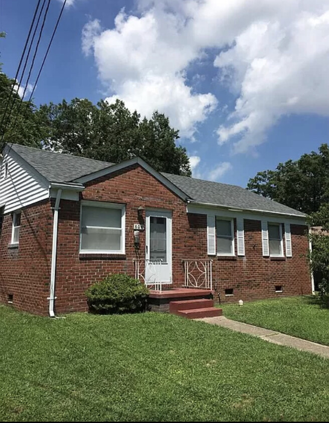 Building Photo - 604 Summers Dr