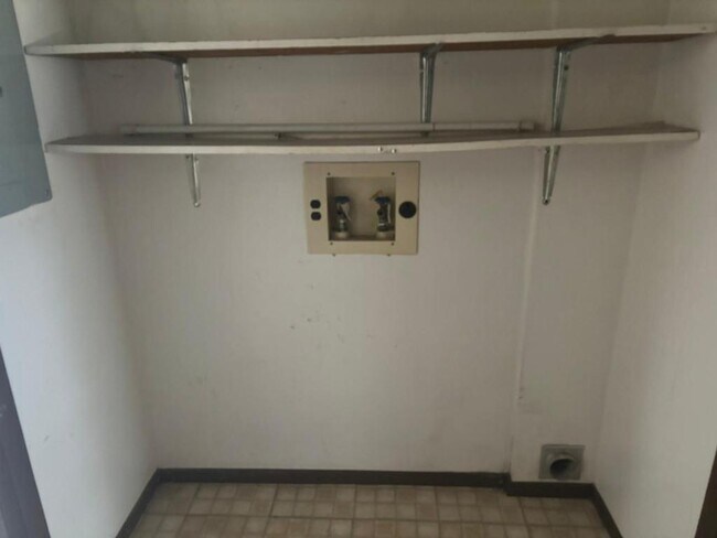 Foto del edificio - 401 N St James St