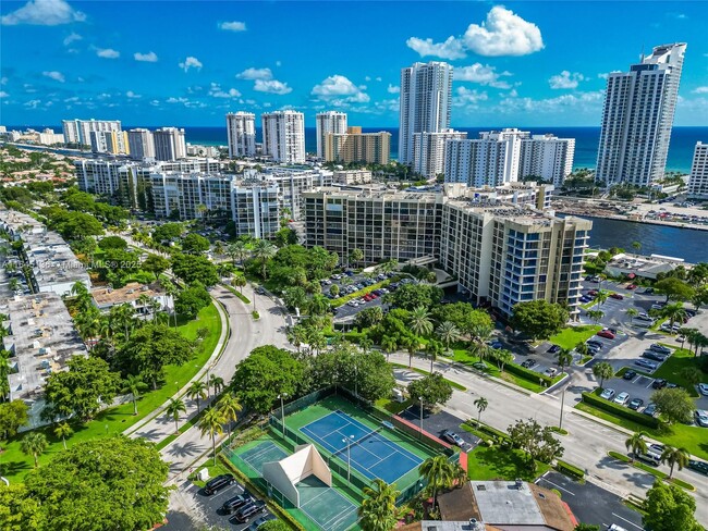 Foto del edificio - 2627 Parkview Dr S