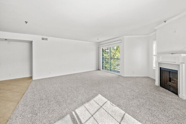 Foto del edificio - Corner Unit 2bd 2ba w/ 2 Balconies