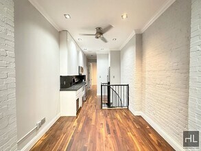 Building Photo - Mott Street