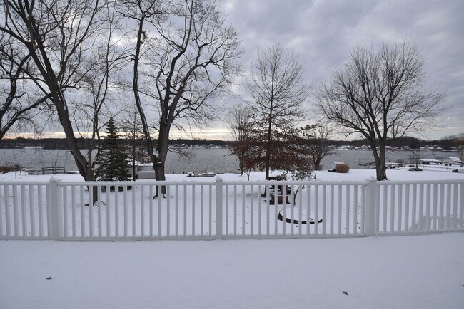 Foto del edificio - Donnell Lake House