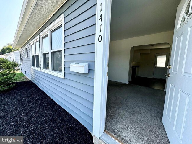 Building Photo - 1410 S Governors Ave
