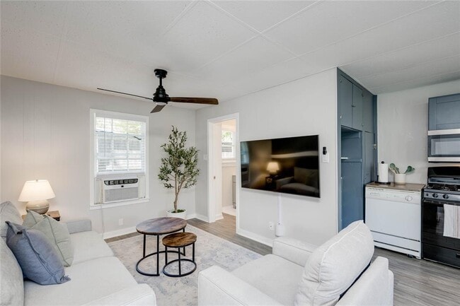 Building Photo - 5000 Lynndale Dr