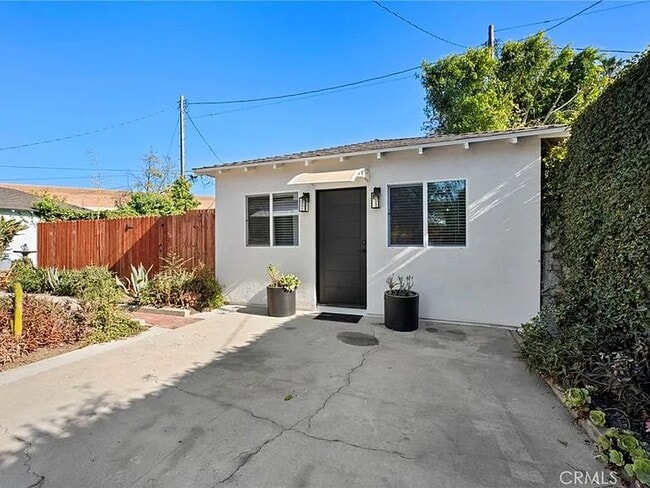 Building Photo - 5518 Simpson Ave