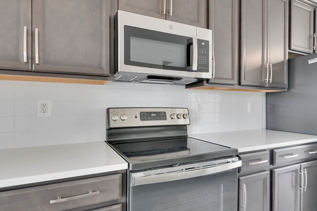 Building Photo - 607 Eking Green Dr