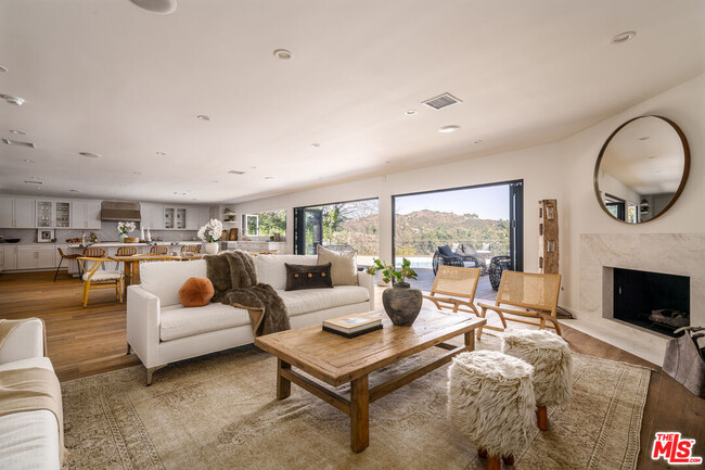 Building Photo - 2658 Carmar Dr