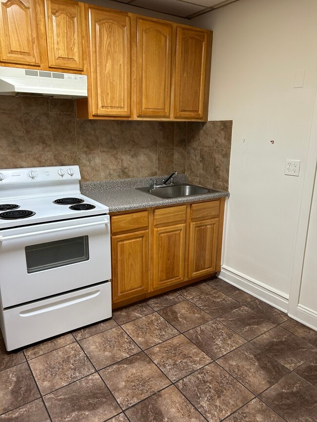 Cocina - 940 Broad St