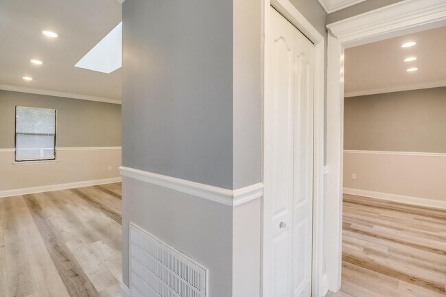 Foto del edificio - 15744 Parkwood Dr S