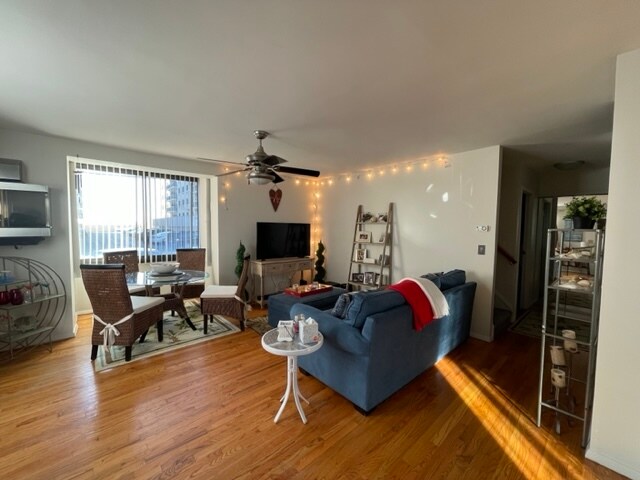 Living Room - 425 Shore Rd