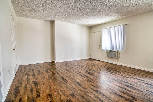 Foto del edificio - 14653-14655 Calvert St