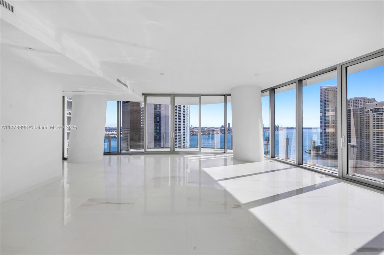 Primary Photo - 300 Biscayne Blvd Way