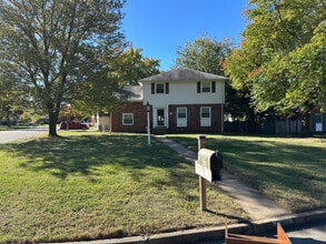 Building Photo - 9201 Woodlake Dr