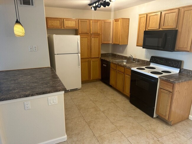 Clean 3 bedroom, 2 bathroom condo in Westm... - Clean 3 bedroom, 2 bathroom condo in Westm...