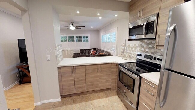 Foto del edificio - 4102 Ingraham St