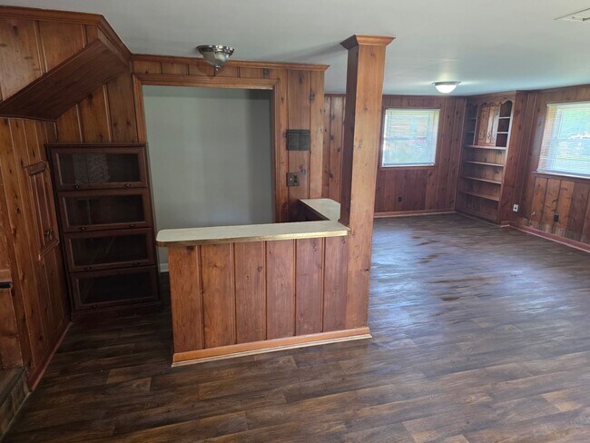 Building Photo - Large split level in Nashville by Carter Rent To Own