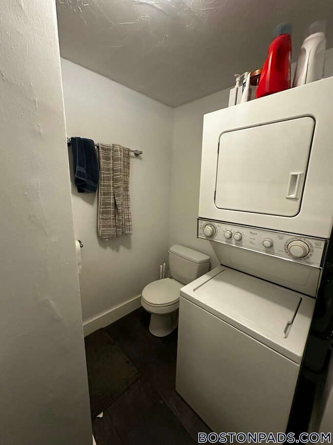 Building Photo - 878 Huntington Ave