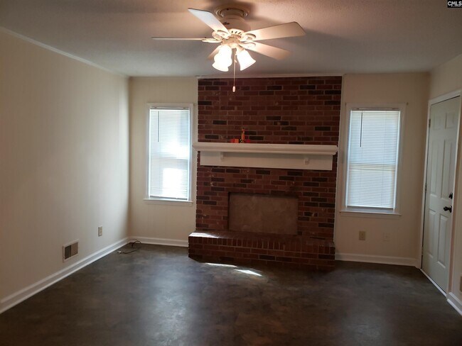 Building Photo - 79 Woodpond Ct