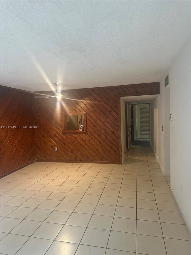 Foto del edificio - 11905 NE 2nd Ave