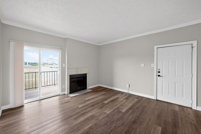 Foto del edificio - 12166 Metric Blvd